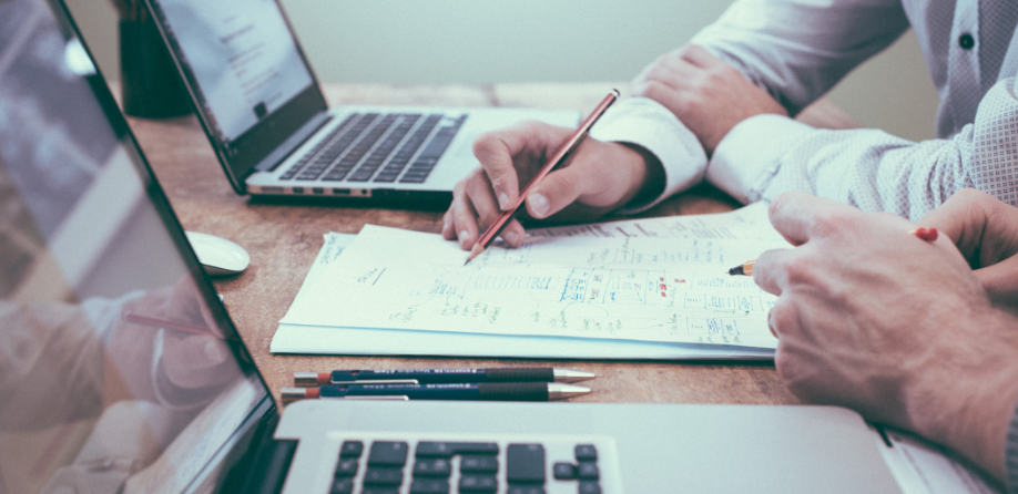 what does a projects manager do select recruitment specialists
